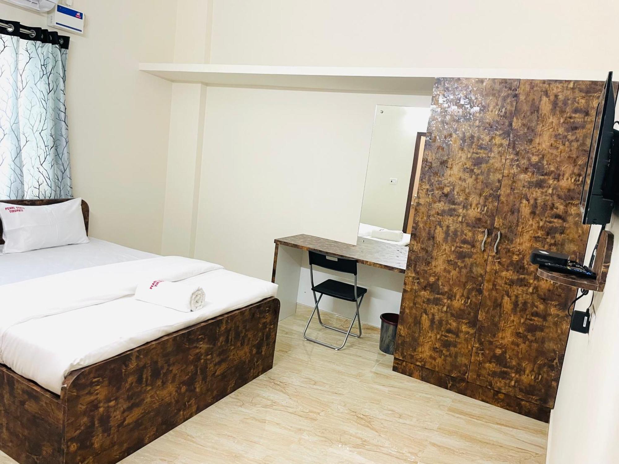 Pearl Stays, Tirupati - Very Convenient For The People Coming From Bangalore And Chennai - You Can Skip City Traffic While Reaching Any Temple In Tirupati - Covered Parking - 24Hrs Front Desk And Hot Water - Free Wifi - Flexible Checkin-In Check-Out Eksteriør bilde
