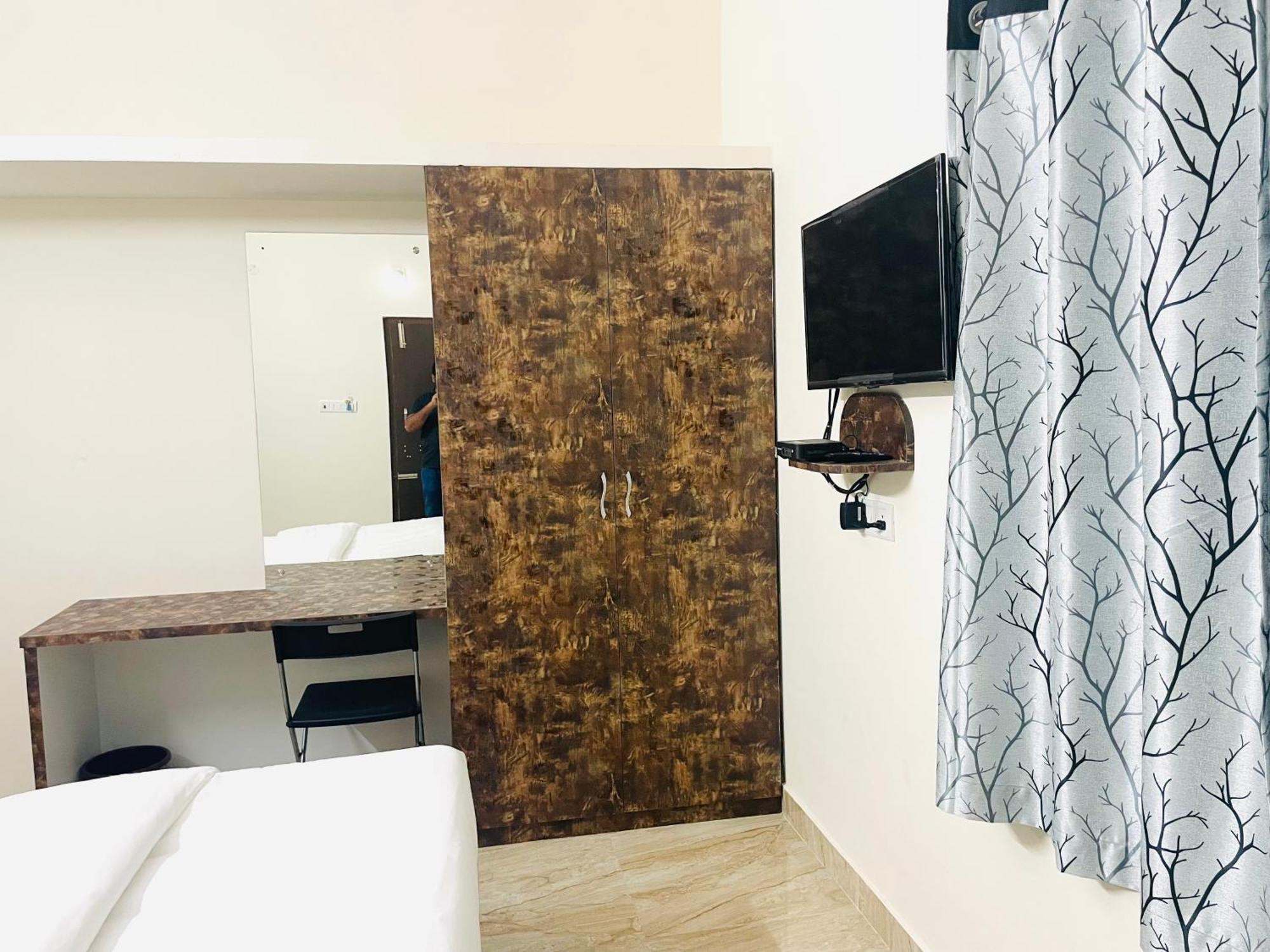 Pearl Stays, Tirupati - Very Convenient For The People Coming From Bangalore And Chennai - You Can Skip City Traffic While Reaching Any Temple In Tirupati - Covered Parking - 24Hrs Front Desk And Hot Water - Free Wifi - Flexible Checkin-In Check-Out Eksteriør bilde