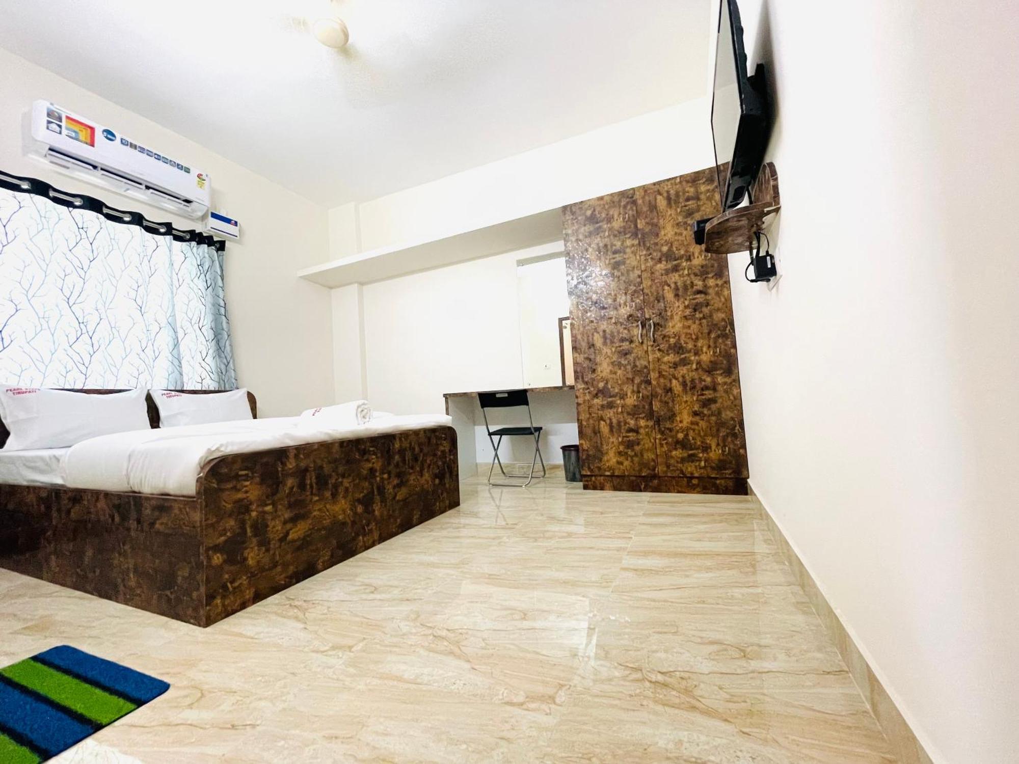 Pearl Stays, Tirupati - Very Convenient For The People Coming From Bangalore And Chennai - You Can Skip City Traffic While Reaching Any Temple In Tirupati - Covered Parking - 24Hrs Front Desk And Hot Water - Free Wifi - Flexible Checkin-In Check-Out Eksteriør bilde